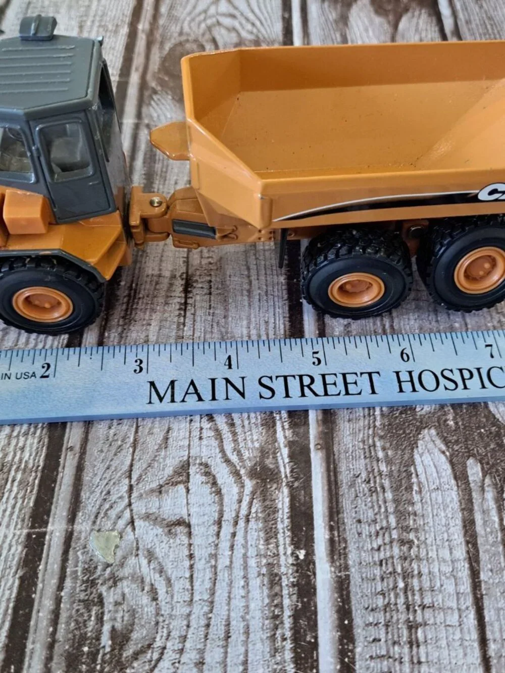 Case 330B Articulated Dump Truck 1/50 Scale Diecast Model Ertl Tip Bed Wheels